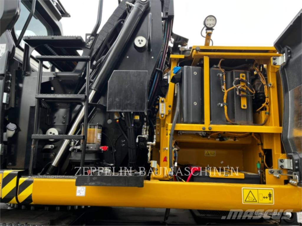 CAT MH3024-07A Bontásra használt kotrók