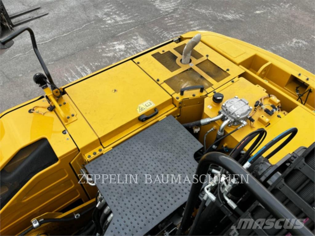 CAT MH3024-07A Bontásra használt kotrók