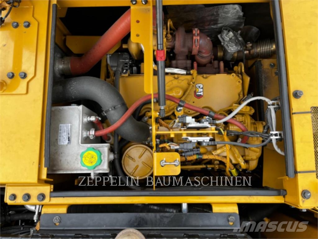 CAT MH3024-07A Bontásra használt kotrók