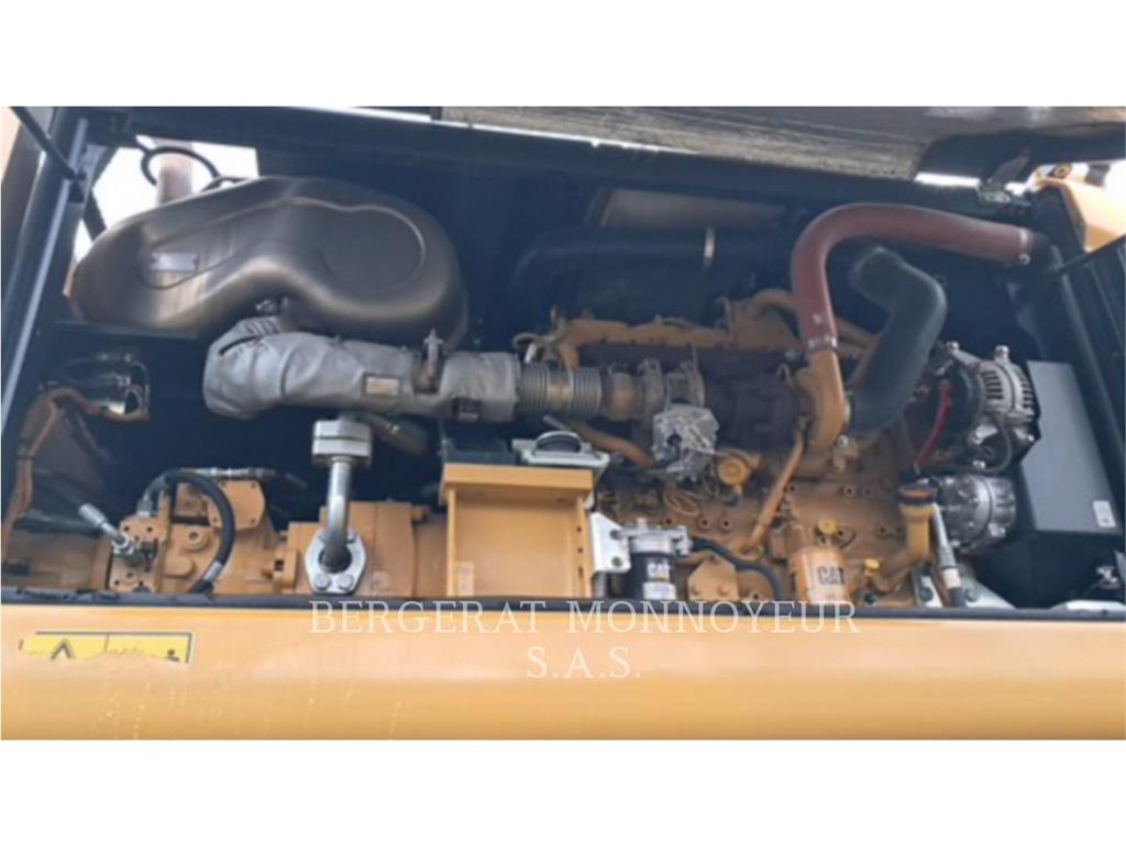CAT MH3024-1 Pelle sur pneus