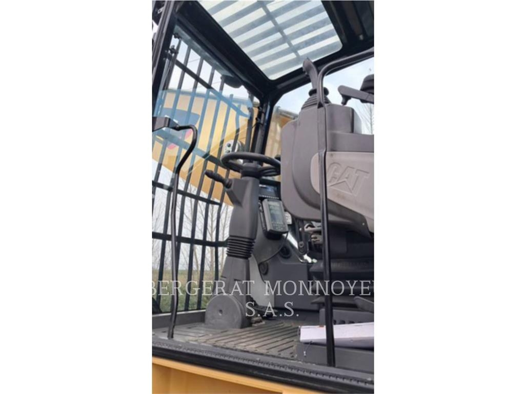 CAT MH3024-1 Pelle sur pneus