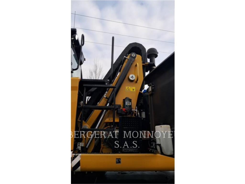 CAT MH3024-1 Pelle sur pneus