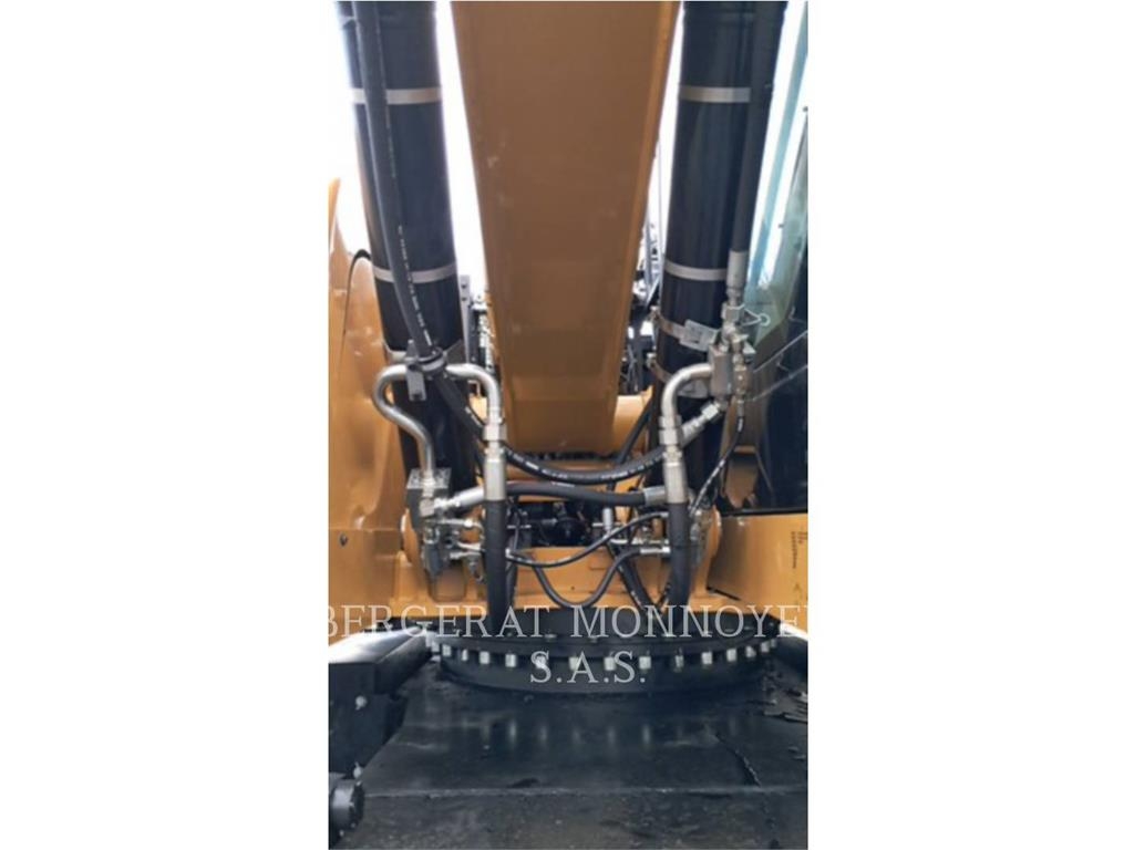 CAT MH3024-1 Pelle sur pneus