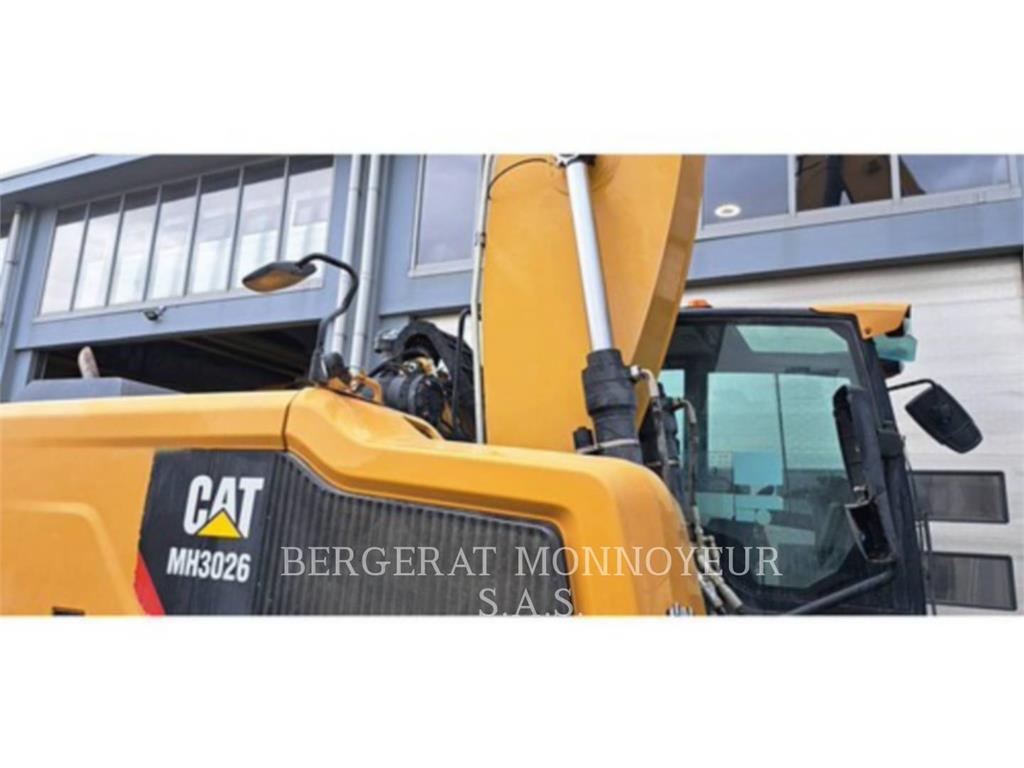 CAT MH3026 Pyöräkaivukoneet
