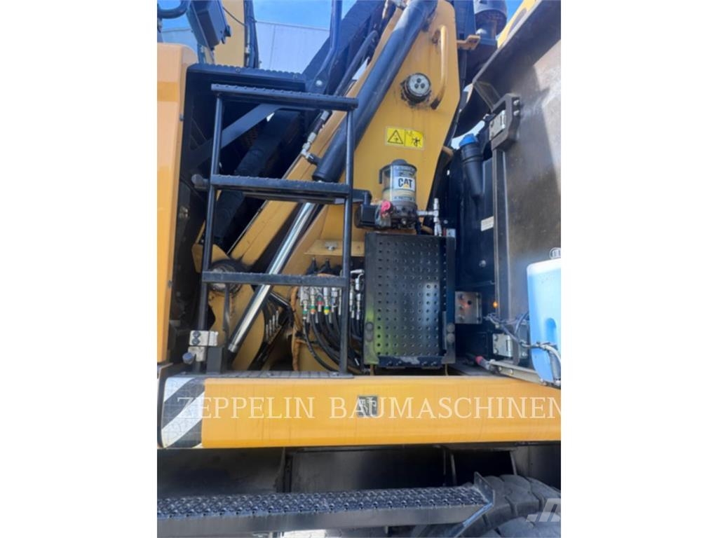 CAT MH3026-06C Demontāžas ekskavators