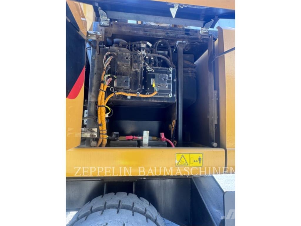 CAT MH3026-06C Demontāžas ekskavators