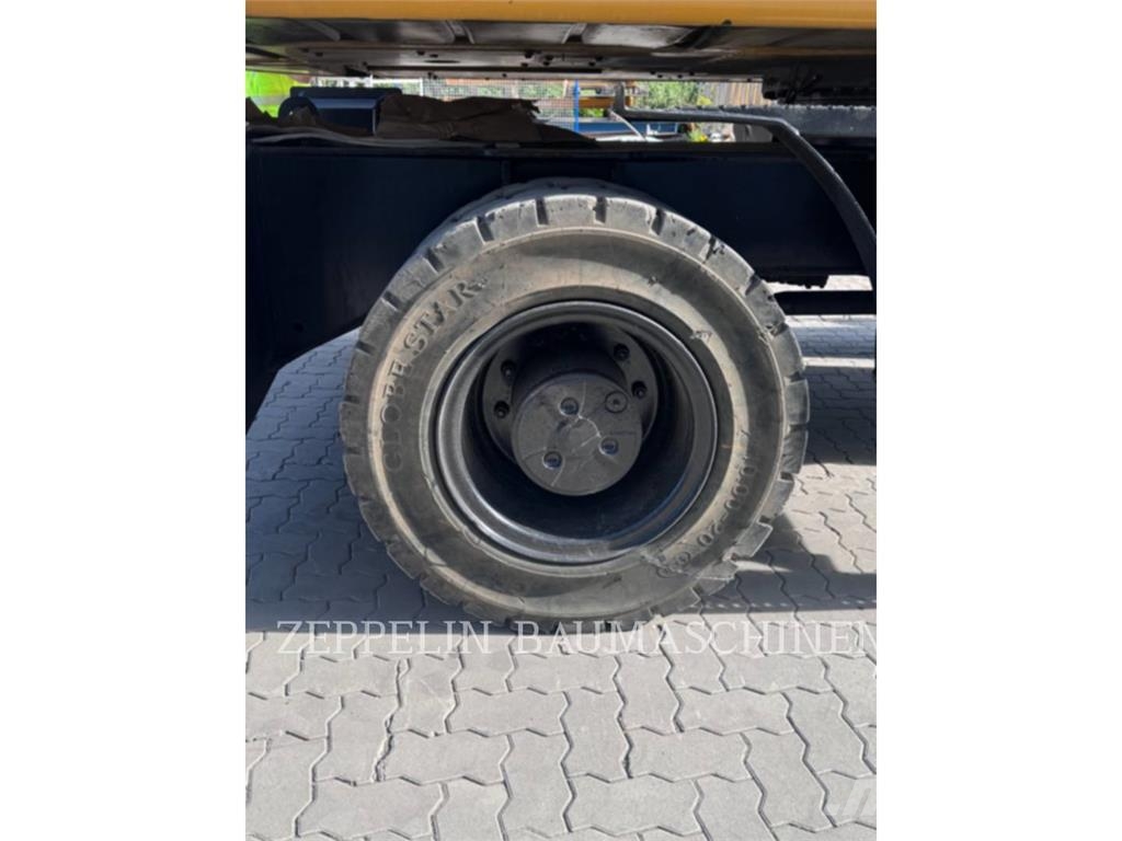 CAT MH3026-06C Demontāžas ekskavators