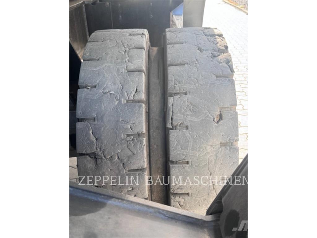 CAT MH3026-06C Demontāžas ekskavators