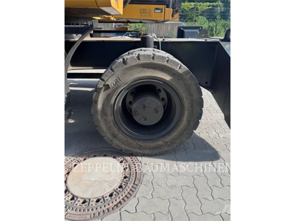CAT MH3026-06C Demontāžas ekskavators