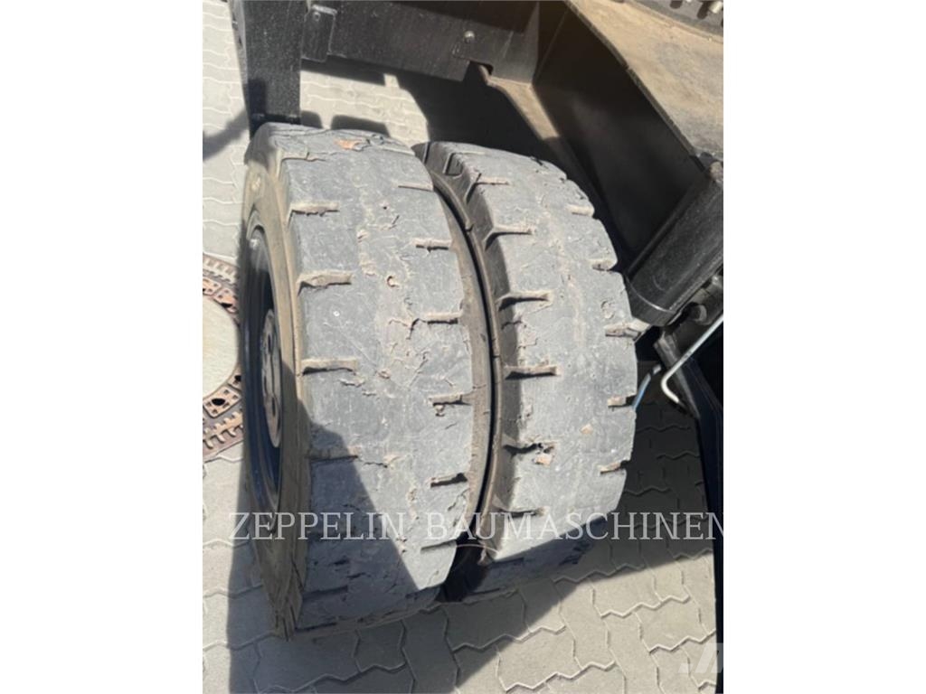 CAT MH3026-06C Demontāžas ekskavators