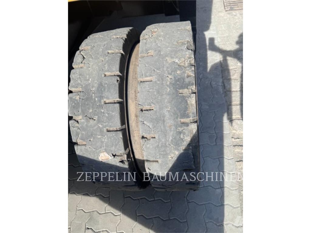 CAT MH3026-06C Demontāžas ekskavators