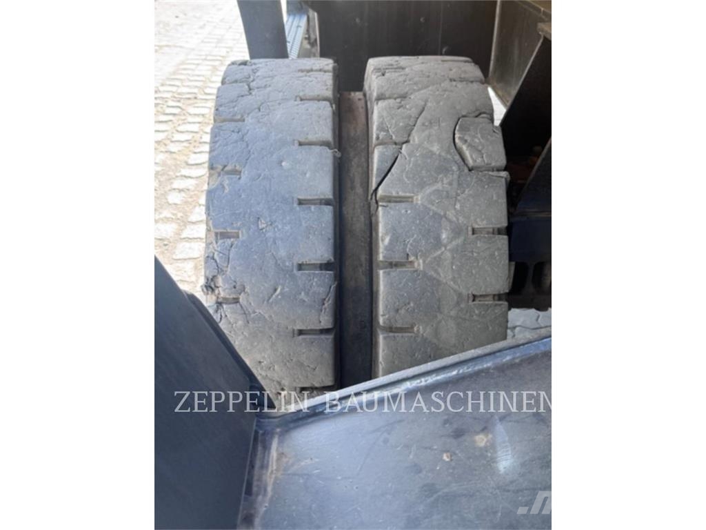 CAT MH3026-06C Demontāžas ekskavators