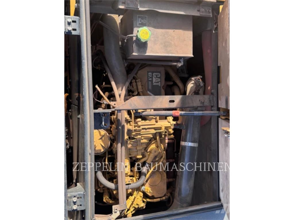 CAT MH3026-06C Demontāžas ekskavators