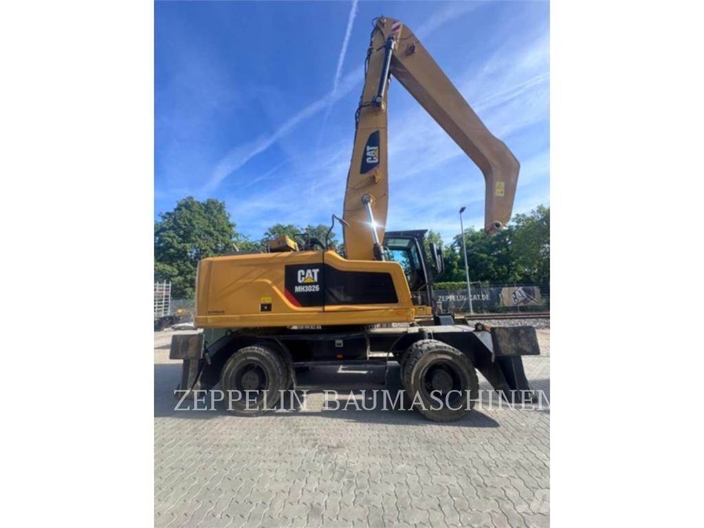 CAT MH3026-06C Demontāžas ekskavators