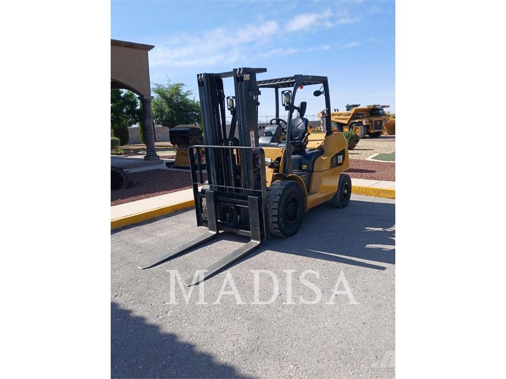 CAT MITSUBISHI DP45NM1-D شاحنات الديزل