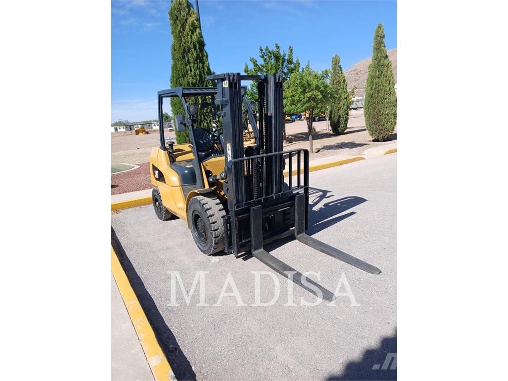 CAT MITSUBISHI DP45NM1-D شاحنات الديزل