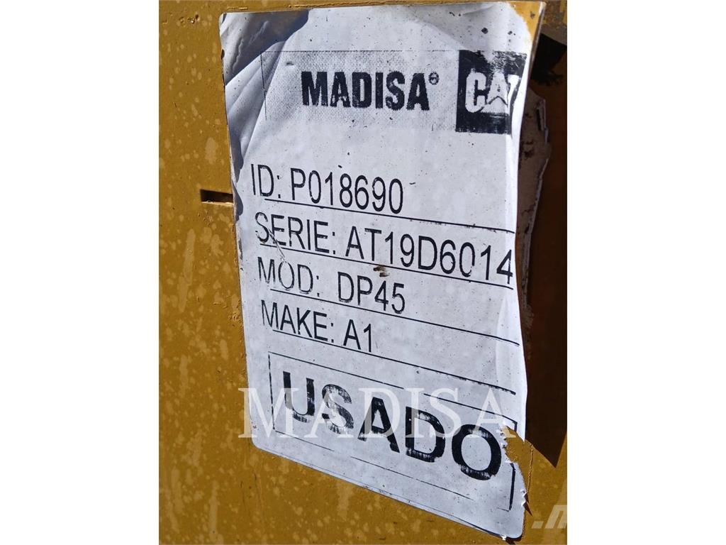CAT MITSUBISHI DP45NM1-D شاحنات الديزل