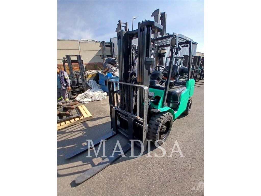CAT MITSUBISHI FG30N-LP Вилични кари-повдигачи - други
