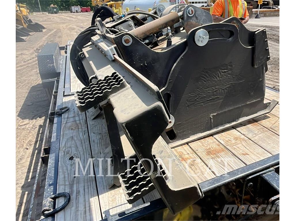 CAT PC205 COLD PLANER Ravnalniki