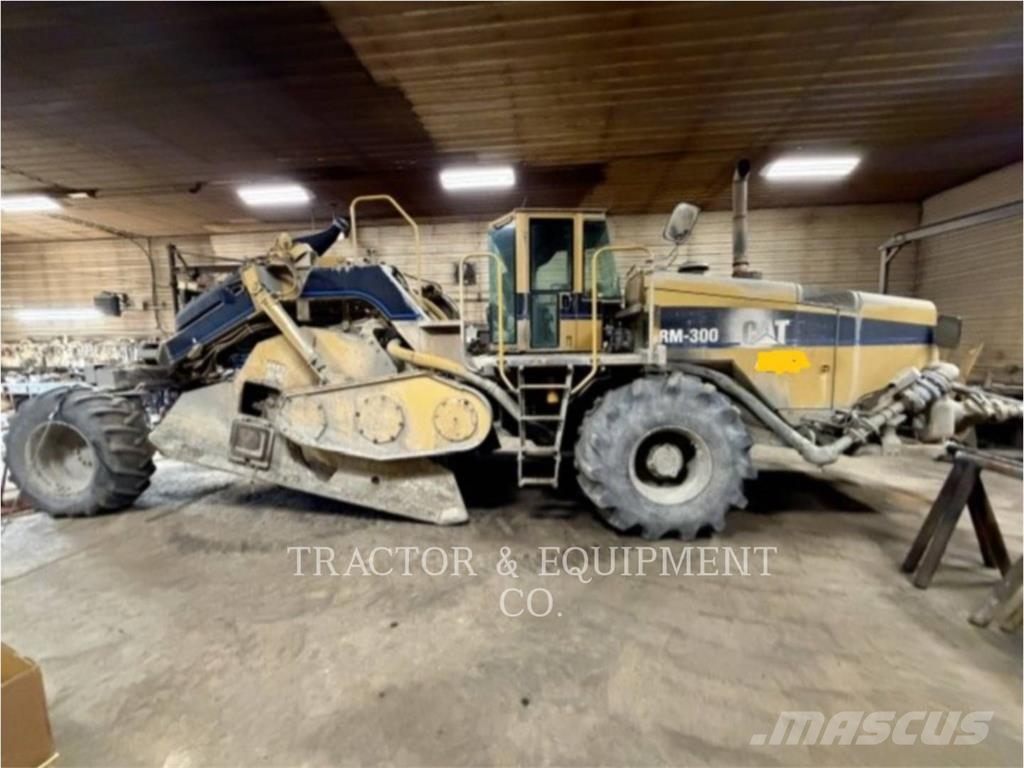 CAT RM300 معدات السفلتة