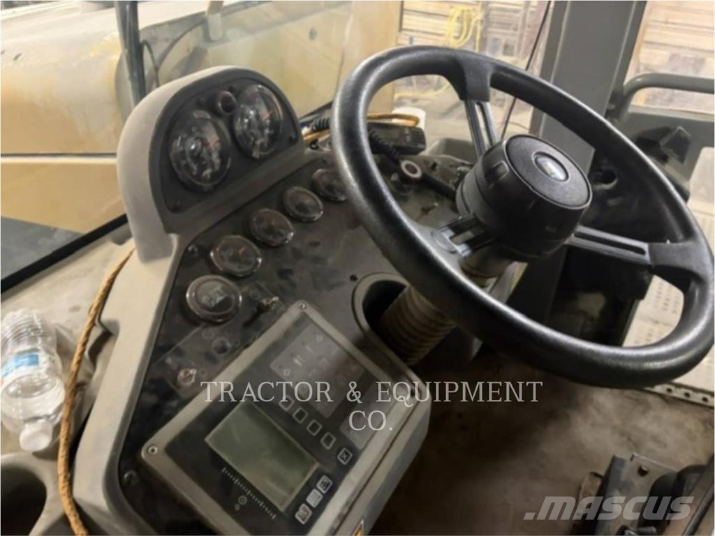 CAT RM300 معدات السفلتة