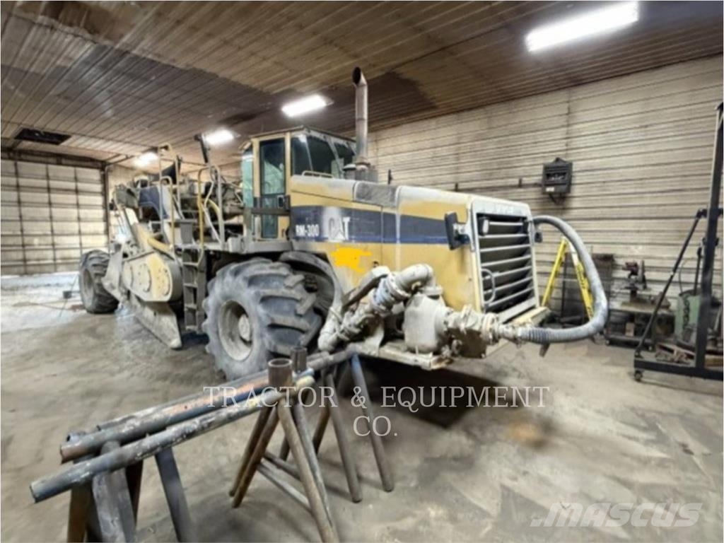CAT RM300 معدات السفلتة