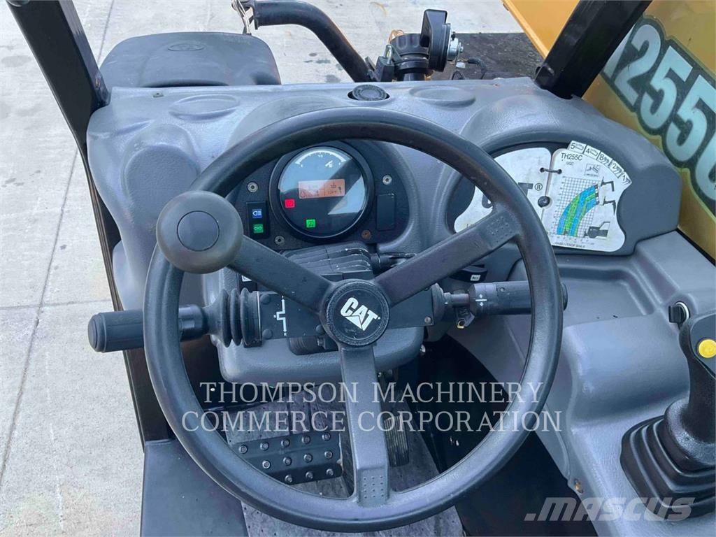 CAT TH255C Teleskopiskie manipulatori