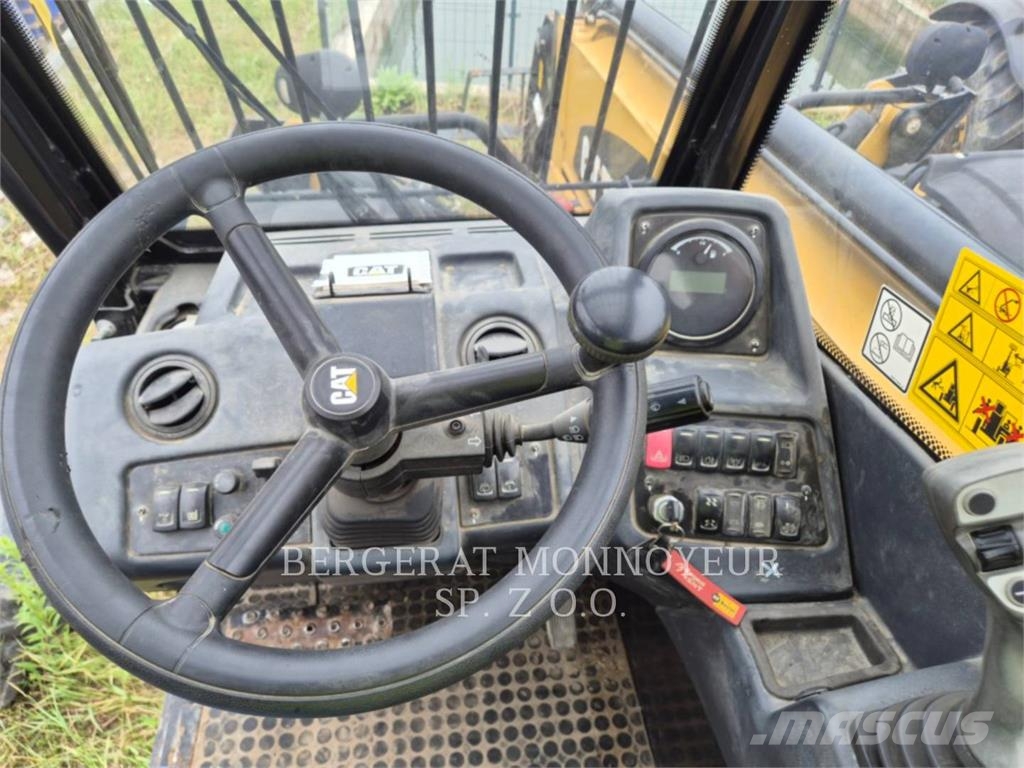 CAT TH314D Telescopic handlers