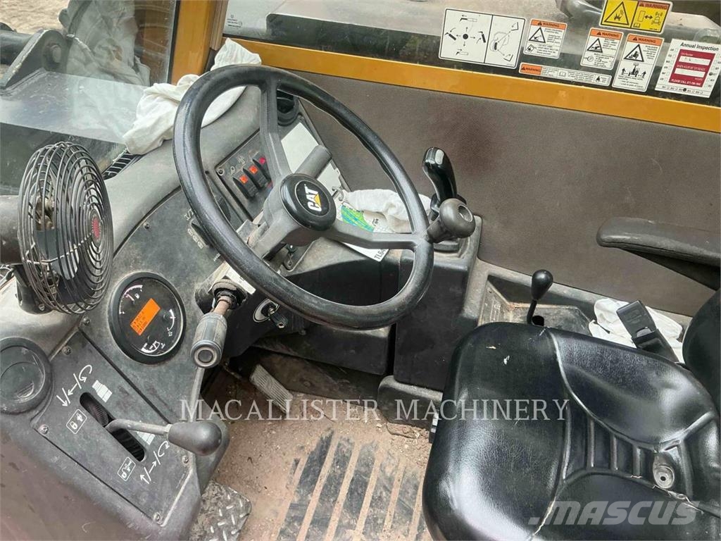 CAT TL642 Teleskopski viličarji