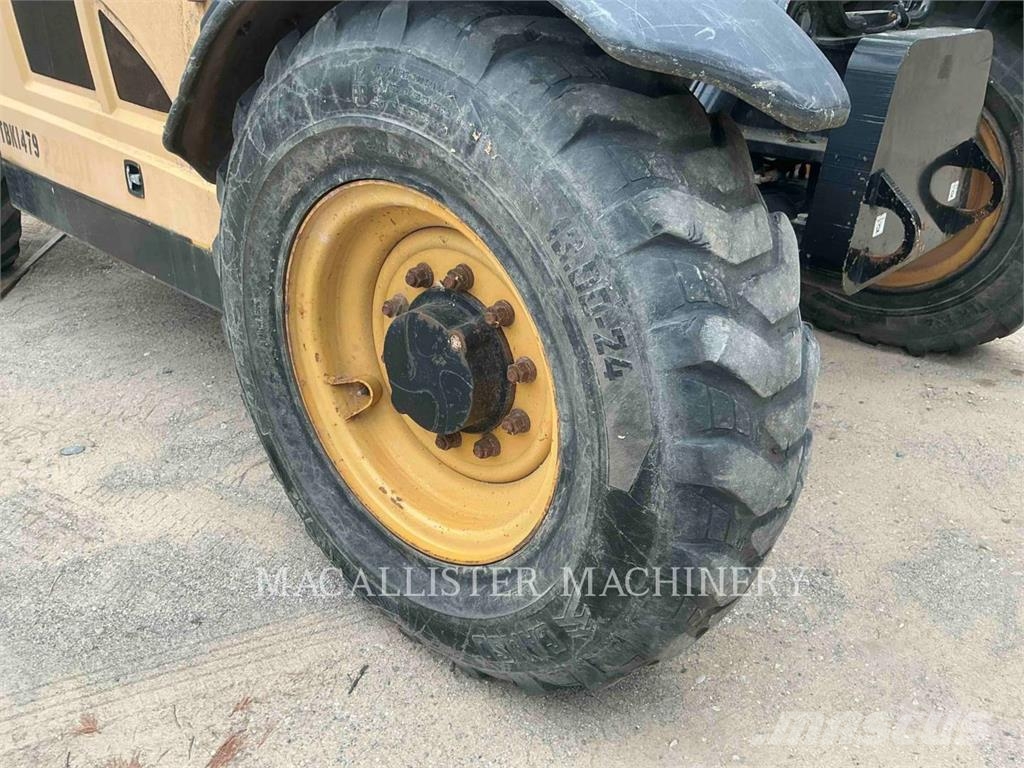 CAT TL642 Teleskopski viličarji