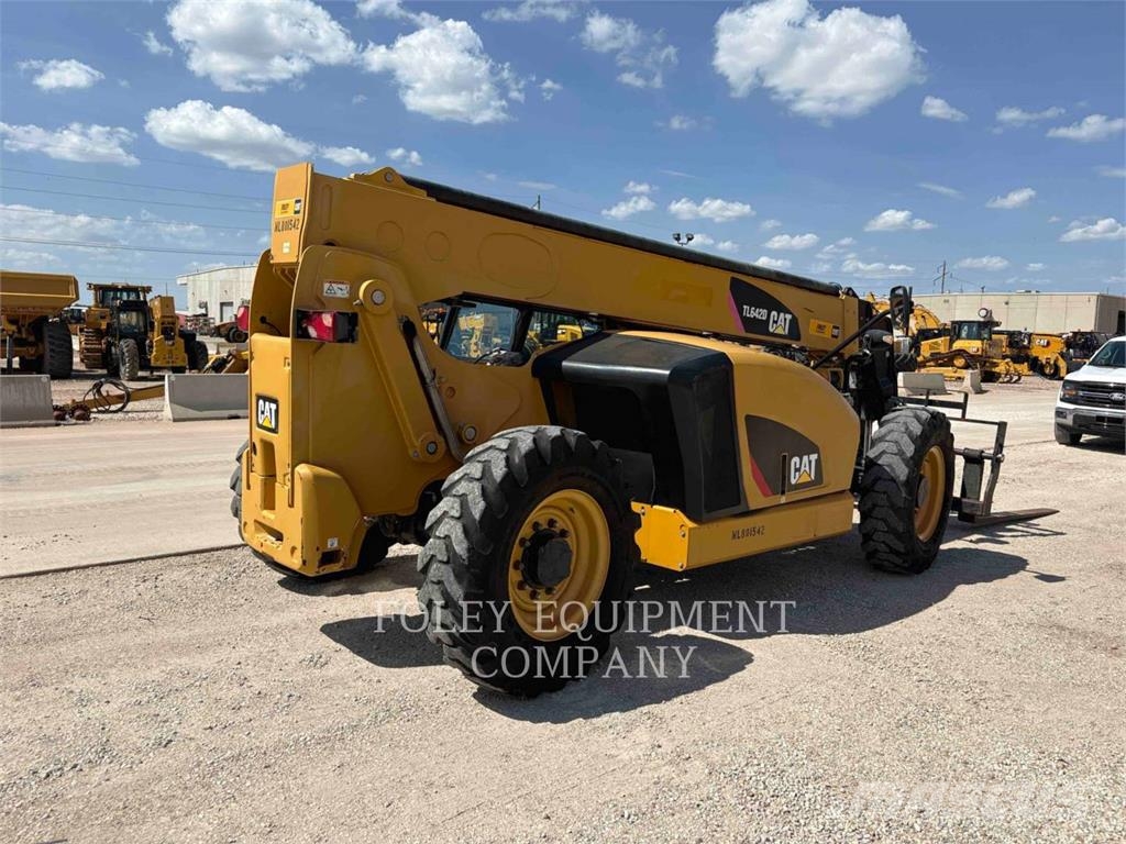 CAT TL642D 伸縮臂操作車