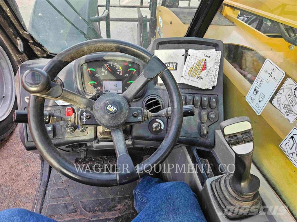 CAT TL642D Teleskopski viličarji