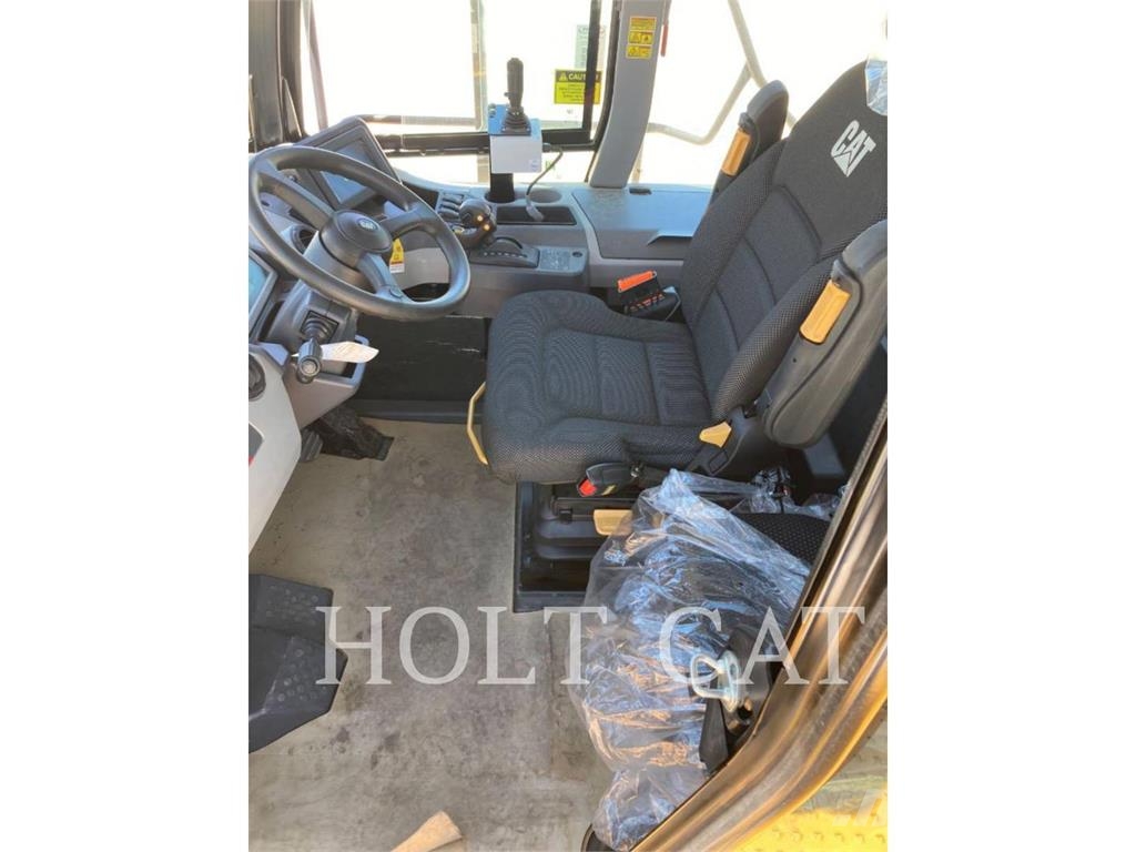 CAT W00 740GC Вантажівки-цистерни