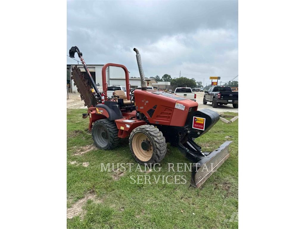 Ditch Witch (CHARLES MACHINE WORKS) RT80 Asphalt pavers