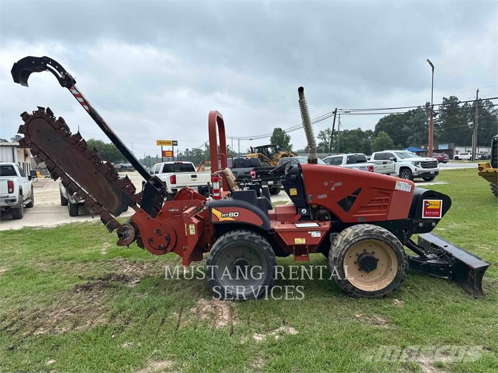 Ditch Witch (CHARLES MACHINE WORKS) RT80 Asphalt pavers