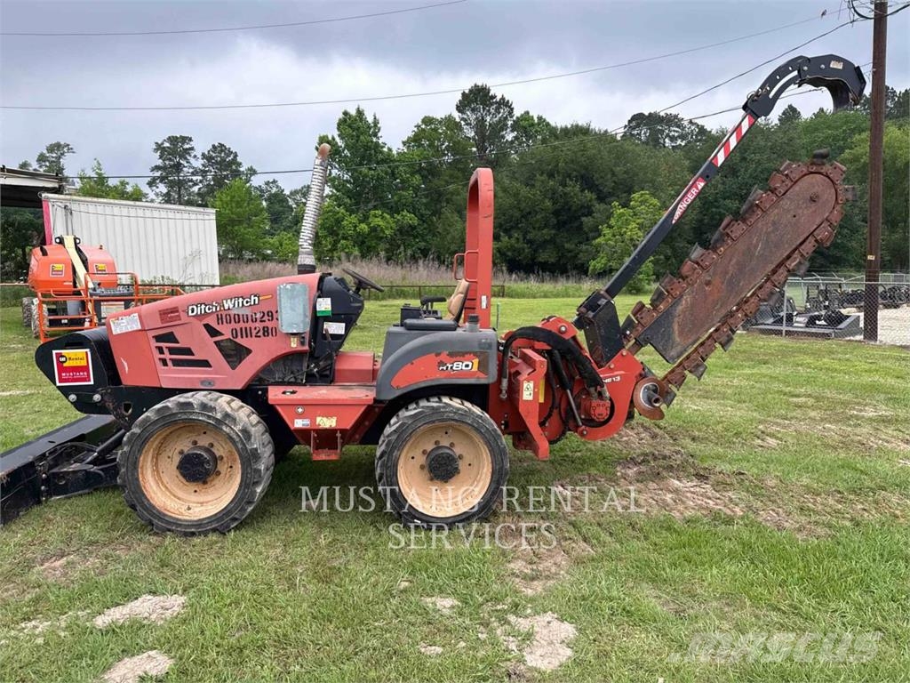 Ditch Witch (CHARLES MACHINE WORKS) RT80 Asphalt pavers