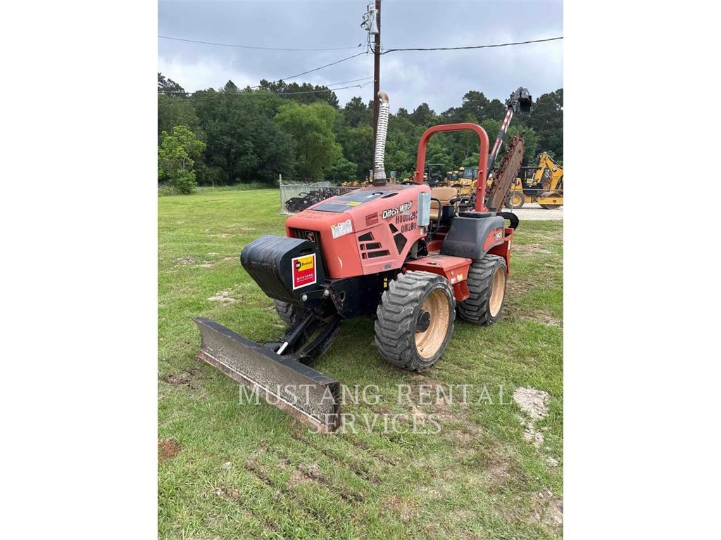 Ditch Witch (CHARLES MACHINE WORKS) RT80 Asphalt pavers
