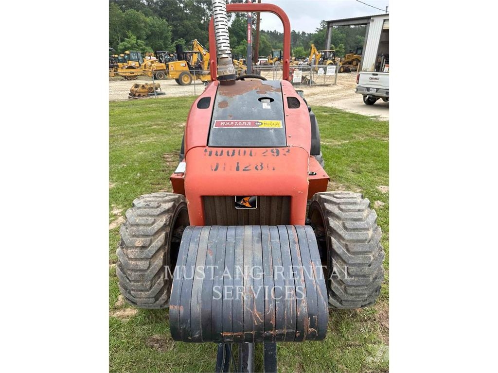 Ditch Witch (CHARLES MACHINE WORKS) RT80 Asphalt pavers