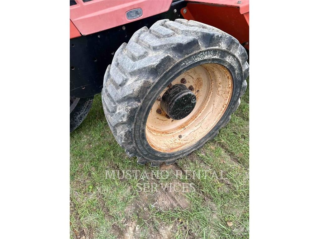 Ditch Witch (CHARLES MACHINE WORKS) RT80 Asphalt pavers