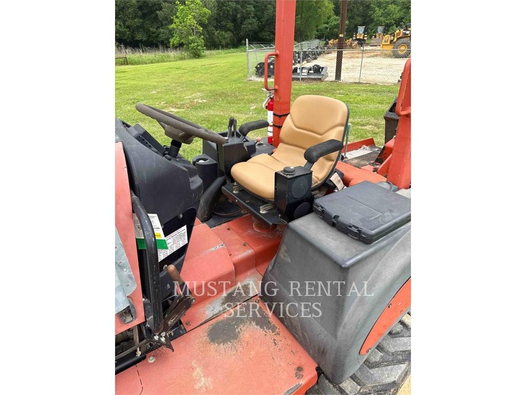 Ditch Witch (CHARLES MACHINE WORKS) RT80 Asphalt pavers