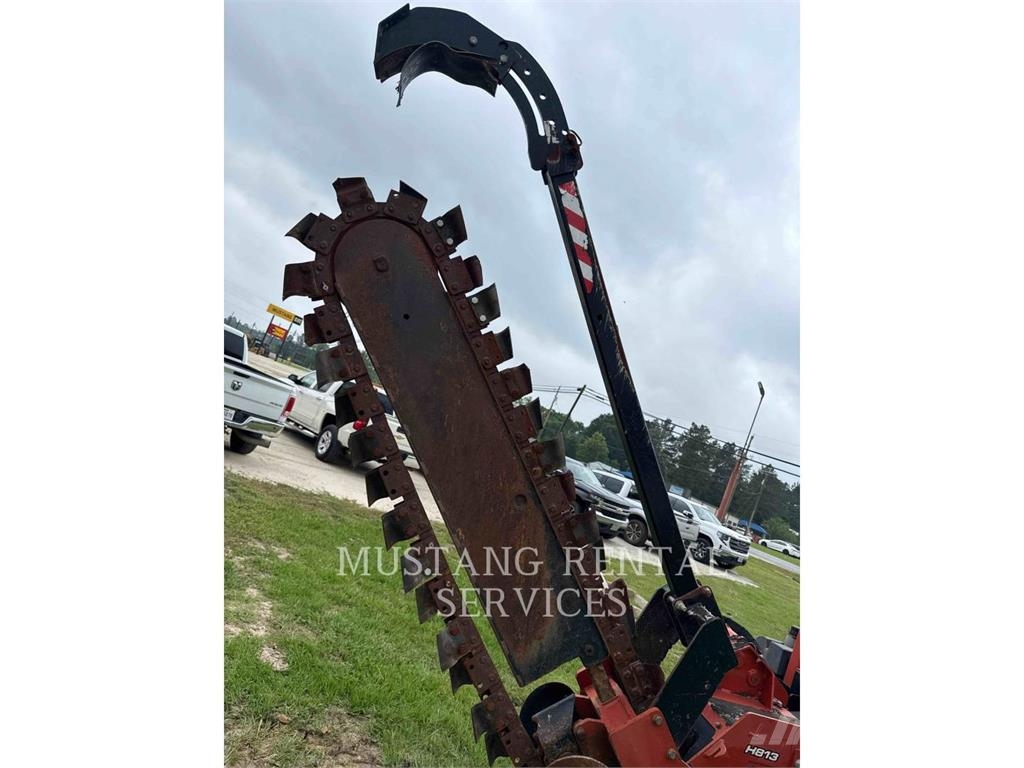 Ditch Witch (CHARLES MACHINE WORKS) RT80 Asphalt pavers