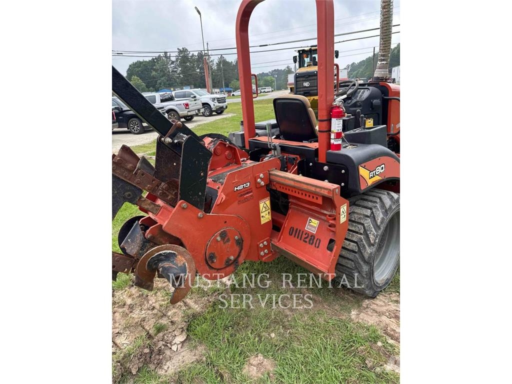 Ditch Witch (CHARLES MACHINE WORKS) RT80 Asphalt pavers