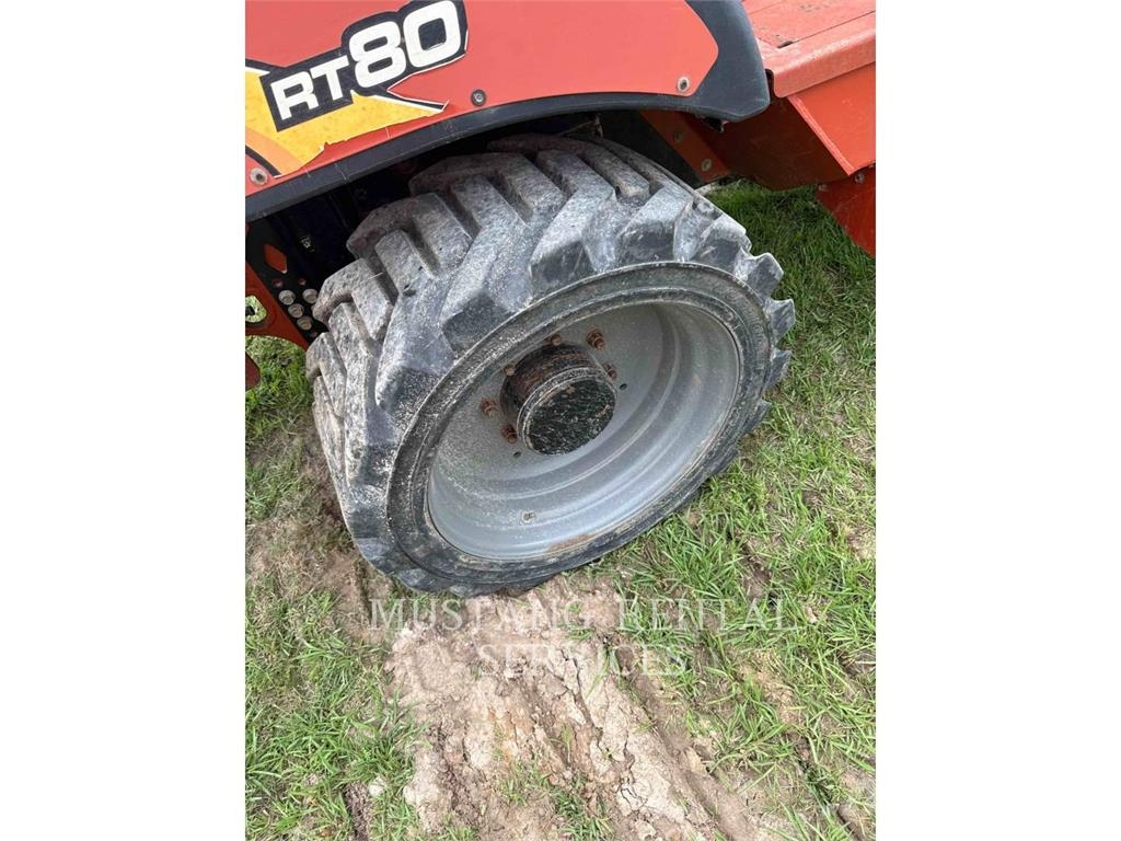 Ditch Witch (CHARLES MACHINE WORKS) RT80 Asphalt pavers