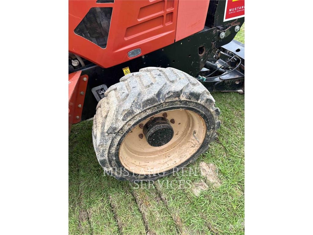 Ditch Witch (CHARLES MACHINE WORKS) RT80 Asphalt pavers