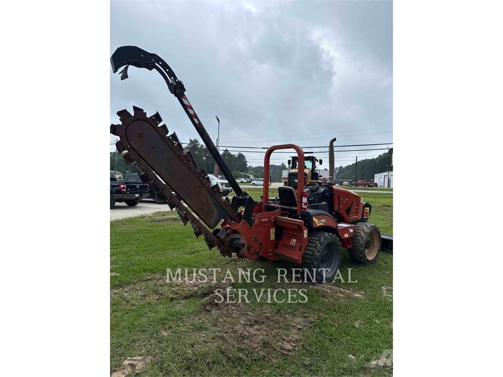 Ditch Witch (CHARLES MACHINE WORKS) RT80 Asphalt pavers