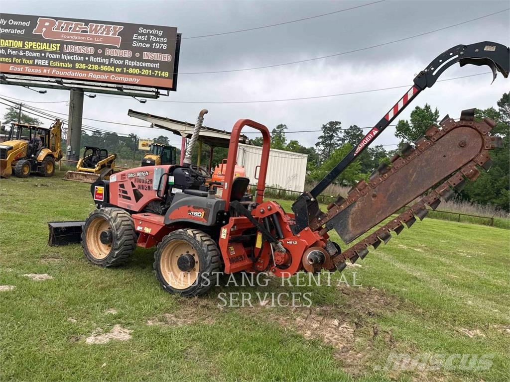 Ditch Witch (CHARLES MACHINE WORKS) RT80 Asphalt pavers