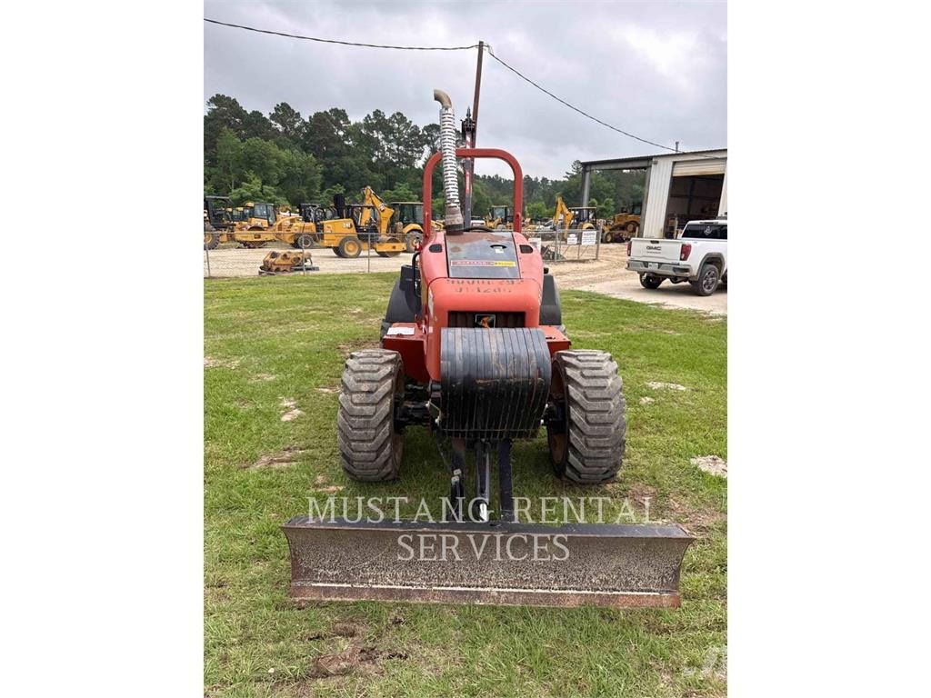 Ditch Witch (CHARLES MACHINE WORKS) RT80 Asphalt pavers