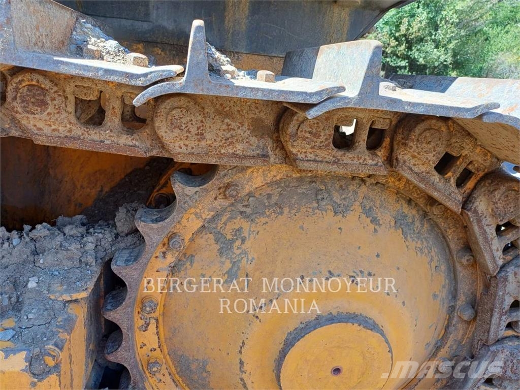 Dressta NORTH AMERICA TD-15M Dozers - Tratores rastos