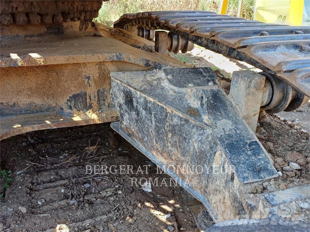 Dressta NORTH AMERICA TD-15M Dozers - Tratores rastos