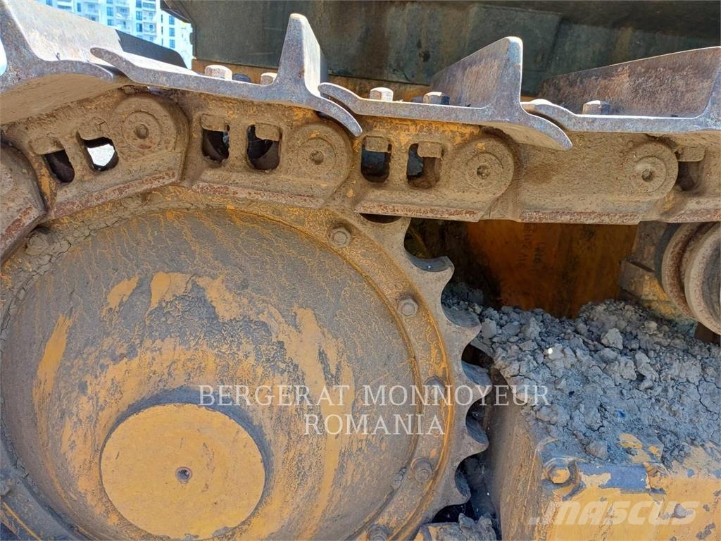Dressta NORTH AMERICA TD-15M Dozers - Tratores rastos